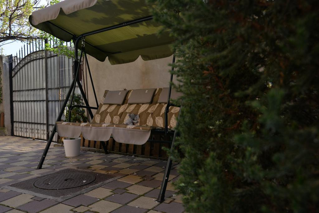 Collosal Apartment With Garden Bucharest Exterior photo