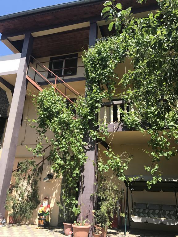 Collosal Apartment With Garden Bucharest Exterior photo