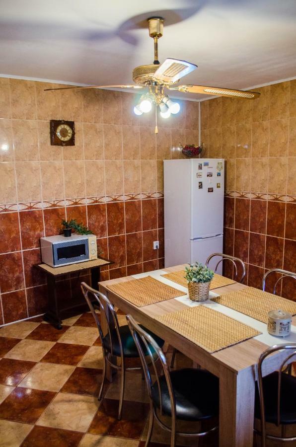 Collosal Apartment With Garden Bucharest Exterior photo