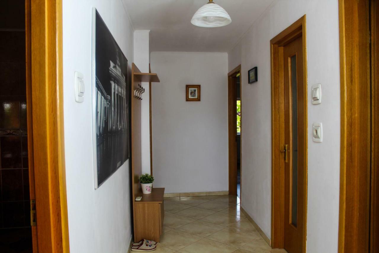 Collosal Apartment With Garden Bucharest Exterior photo