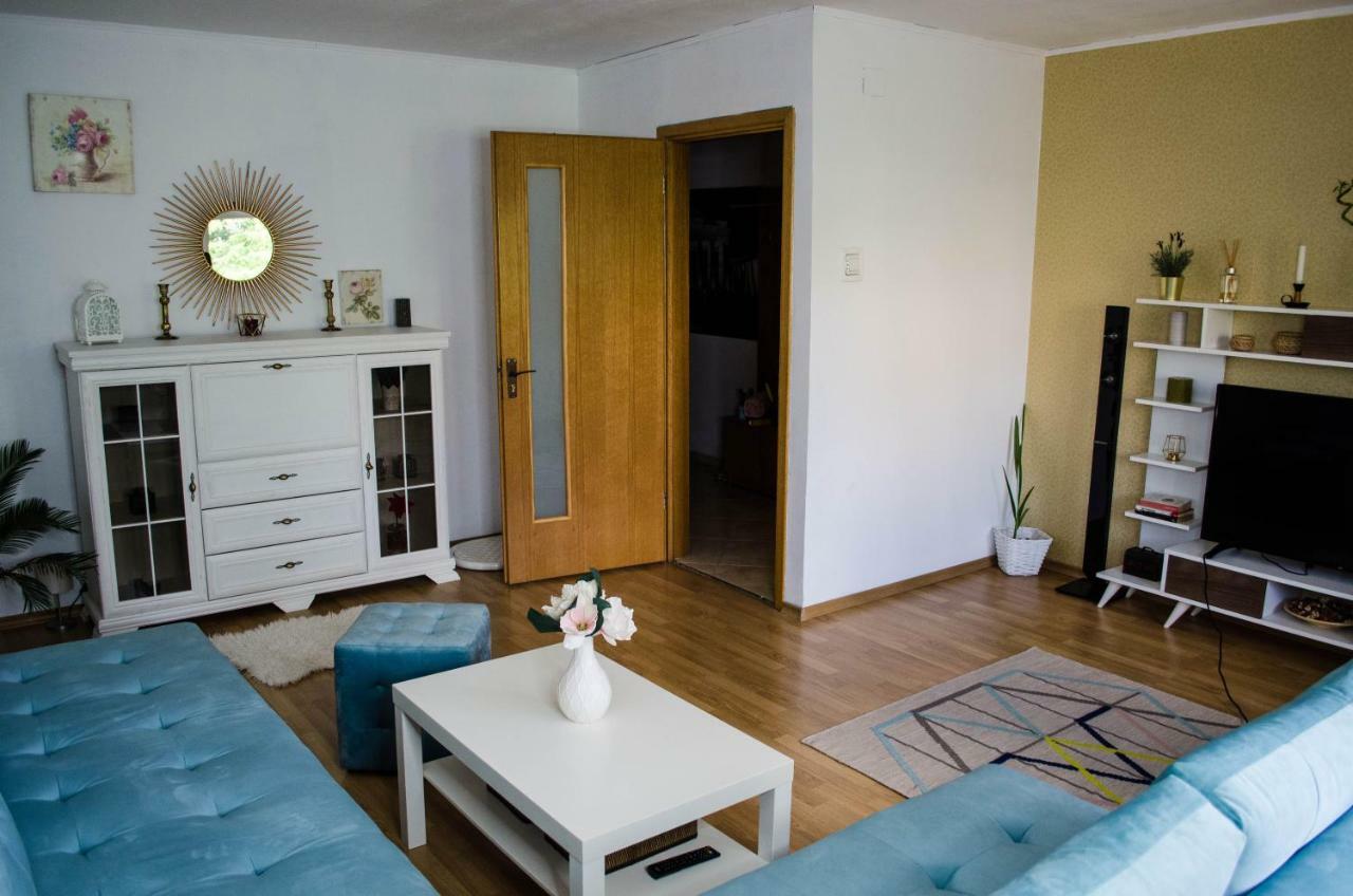 Collosal Apartment With Garden Bucharest Exterior photo